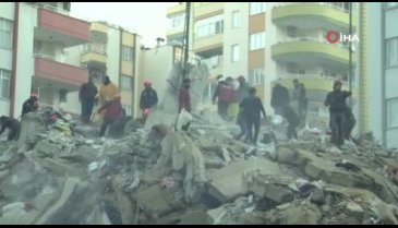 Adana'da arama kurtarma çalışmalarına devam ediliyor