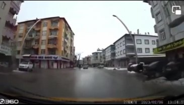 İkinci deprem Elbistan'da böyle görüntülendi