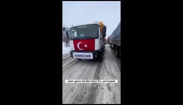Deprem bölgesine yardıma gidenler yolda kaldı