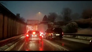 Bursa'da kar yağışı trafiği kilitledi!