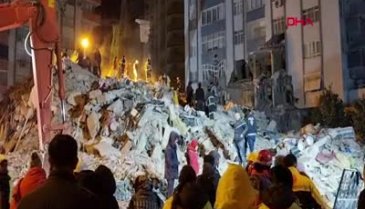 Adana'da çöken binanın enkazından 4 kişinin cansız bedeni çıkarıldı