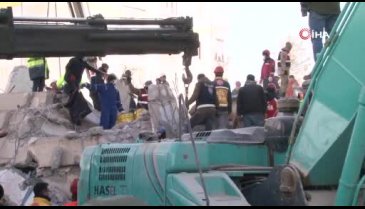 Diyarbakır'da Hisami Apartmanı enkazında çalışmalar sürüyor