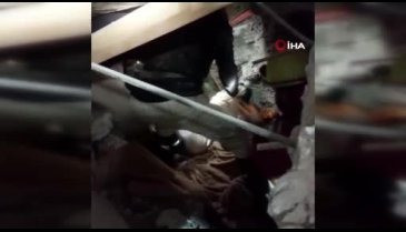 Kahramanmaraş'ta yaşlı kadın enkazdan sağ çıkarıldı