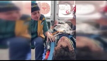 Enkaz altından çıkarılan 19 yaşındaki gencin ilk isteği kitapları oldu