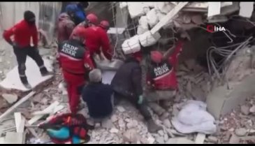 Kurtarma ekibi enkaz altında kaldı!