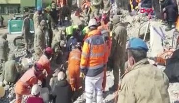 4 yaşındaki Şengül ve babası 132'nci saatte kurtarıldı