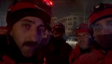 OBAK tarafından 3 kişilik aile 138. saatte kurtarıldı