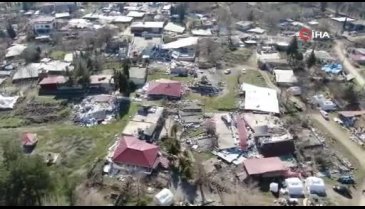 Deprem köyleri yerle bir etti!