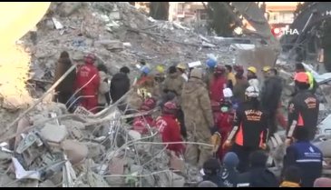 Depremin 196. saatinde kurtarma çalışması sürüyor