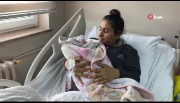 Hatay'da depremzede çift ikinci evlatlarını kucaklarına aldı