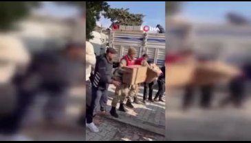 Eski futbolcu Gökhan Zan yardım çalışmalarına destek veriyor
