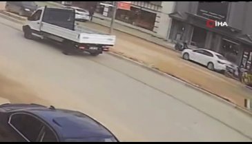 Bursa'da yolun karşısına geçmeye çalışan yaya forklift çarptı