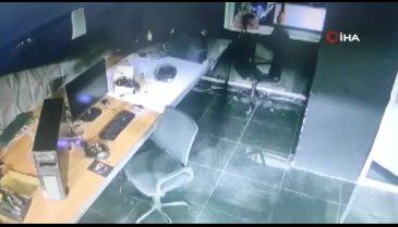 Şanlıurfa'da deprem anı kameralara yansıdı