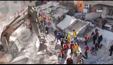 Gözaltı kararı verilen 14 kişiden 3'ü enkaz altında kalarak vefat etti