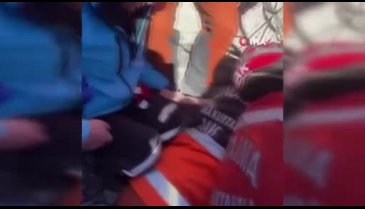 Kahramanmaraş'ta 248. saatte genç kız enkazdan çıkarıldı