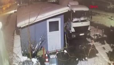 Gaziantep'teki depremde beton mikseri beşik gibi sallandı