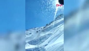 Van'da çığ düştü! İş makinesi operatörü son anda kurtuldu