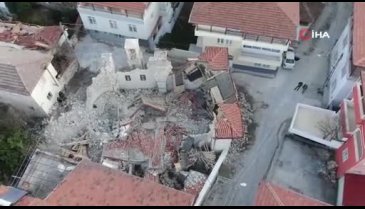 700 yıllık Meryem Ana Ortodoks Kilisesi depremde yıkıldı