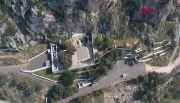 Saint Pierre Kilisesi'nin istinat duvarı yıkıldı