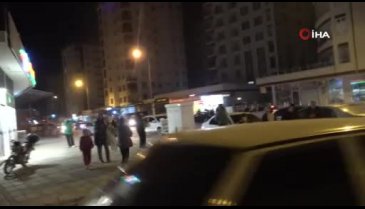 Peş peşe depremler! Adana'da vatandaşları sokağa döktü