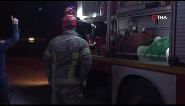 Bursa itfaiyesi Hatay'da yanan binaya müdahale etti