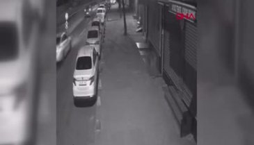 İstanbul'da otomobil çarptığı aracı kaldırıma itip yerine park etti