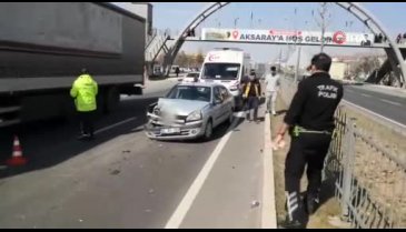 Aksaray'da otomobil kamyonete çarptı: 1'i ağır 3 kişi yaralandı
