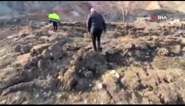Malatya'da, heyelan bir mezrayı yuttu