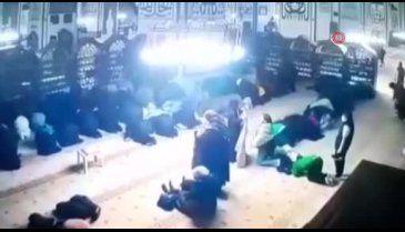 Bursa'da Tarihi Ulucami'de namaz kılar gibi yapıp hırsızlık yaptılar