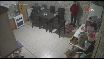 Kayseri'de namaz kılarken depreme yakalandı