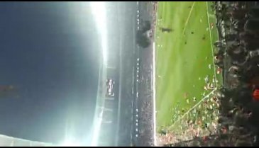 Beşiktaş tribünlerinden depremzede çocuklara oyunca yağmuru! -1