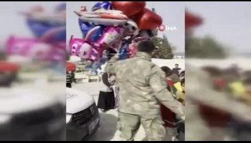 Mehmetçik'ten depremzede çocuklara moral desteği