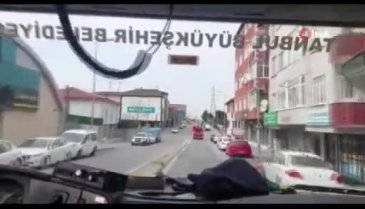 İstanbul'da itfaiyeye yol vermeyen sürücüye para cezası