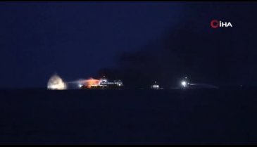 Tekirdağ'da feribot alev alev yandı
