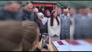 Kahramanmaraş'ta çadır kentte nikah töreni