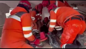 Deprem bölgesinde çalışan itfaiye eri: Elimi tutup 'abi beni bırakma' dedi