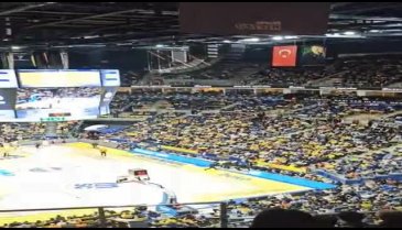 Fenerbahçe Beko ile Virtus Bologna maçında hükümet istifa sloganları atıldı