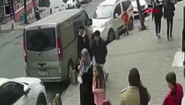 İstanbul'da yola fırlayan çocuğa otomobil çarptı