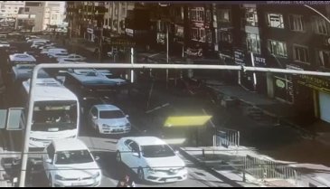 Şanlıurfa'da depremde hasar alan 7 katlı bina çöktü
