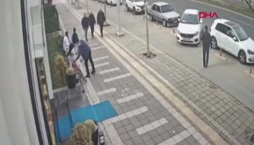 Diyarbakır'da 2 otomobil çarpıştı