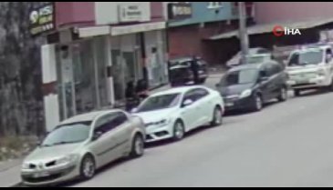 Bursa'da dükkan sahibi kiracısına sinirlendi, dükkan camlarını kırdı