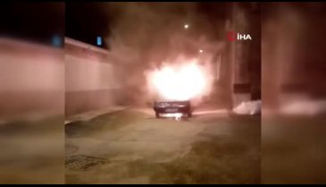 Bursa'da seyir halindeki otomobil, alev alev yandı