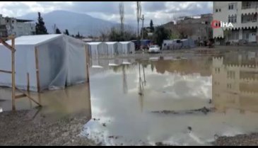 Hatay'da depremzede çadırları sular içinde kaldı