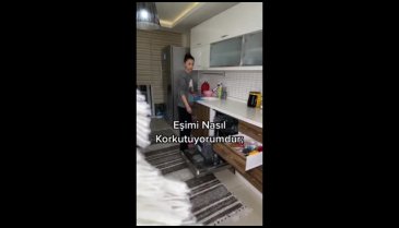 Adamın yaptığı şaka eşini ağlama krizine soktu