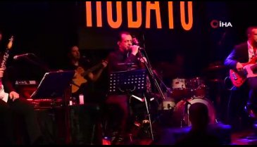 Bursa'da gerçekleşen Rubato konserinde depremzedelere yardım