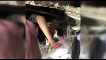 Gaziantep'te kendisini enkazdan kurtaran kahramanlarıyla buluştu