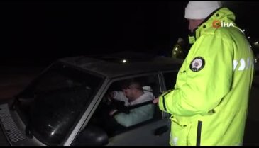 Bursa'da alkollü sürücü alkolmetreyi üflemek yerine yutmaya çalıştı