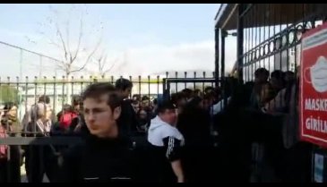 Bursa'da öğrencileri turnikeye yığan icraat!