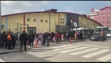 Başkent'te dehşet anları: Sinir krizi geçiren şahıs okuldaki 20 kişiyi rehin aldı