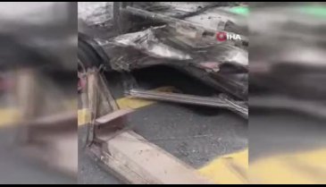İstanbul'da otomobil TIR'a arkadan çarptı: 3 ölü